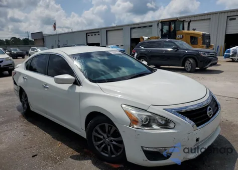 2015 Nissan Altima 2.5 z USA, uszkodzony, nr VIN 1N4AL3AP8FN911316
